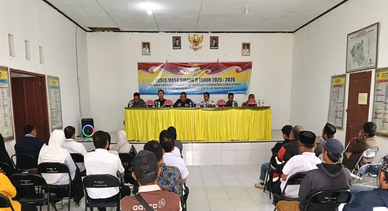Suasana kegiatan reses DPRD Luwu Utara masa sidang II tahun 2025–2026 di Kecamatan Rongkong, dihadiri anggota dewan, unsur pemerintah, serta masyarakat yang menyampaikan berbagai aspirasi terkait pembangunan dan pelayanan publik.
