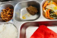 Menu MBG di Nabire mendadak lebih lengkap dengan rendang saat kunjungan Gibran Rakabuming Raka.