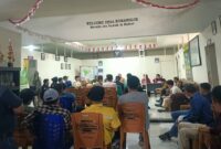 Suasana mediasi antara warga, pihak perusahaan, dan pemerintah setempat terkait polemik dugaan pencemaran lingkungan aktivitas pabrik PT TSM, yang berlangsung di Aula Kantor Desa Romangloe, Kecamatan Bontomarannu, Kabupaten Gowa, Senin (20/4/2026).