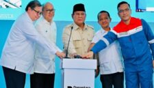 Presiden Prabowo Subianto bersama sejumlah pejabat dan pimpinan BUMN saat peluncuran Proyek Hilirisasi Nasional Tahap II di Cilacap, Jawa Tengah, Rabu (29/4/2026). Foto: BPMI Setpres/Laily Rachev