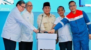 Presiden Prabowo Subianto bersama sejumlah pejabat dan pimpinan BUMN saat peluncuran Proyek Hilirisasi Nasional Tahap II di Cilacap, Jawa Tengah, Rabu (29/4/2026). Foto: BPMI Setpres/Laily Rachev