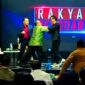 Tangkapan layar video Rakyat Bersuara, Jahmada Girsang terlihat mendorong Refly Harun saat siaran langsung berlangsung.