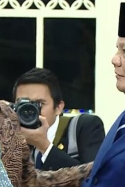 Di Balik Candaan “Disiden”, Apa Sebenarnya Sinyal Politik Prabowo ke Rocky Gerung?