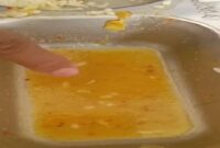 Tangkapan layar video yang beredar di kalangan siswa memperlihatkan dugaan adanya ulat dalam sisa kuah menu Program MBG di SMKN 2 Bone.