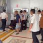 Tangkapan layar rekaman video yang memperlihatkan detik-detik mencekam saat seorang mahasiswa diduga dipukuli di area pintu masuk Lapas Narkotika Kelas IIA Sungguminasa (Bollangi).