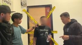 Terduga EB saat diperlihatkan di lokasi kamar hotel tempat MH (40), perempuan asal Kepulauan Selayar, ditemukan meninggal dunia di Jalan Sungai Saddang, Makassar.