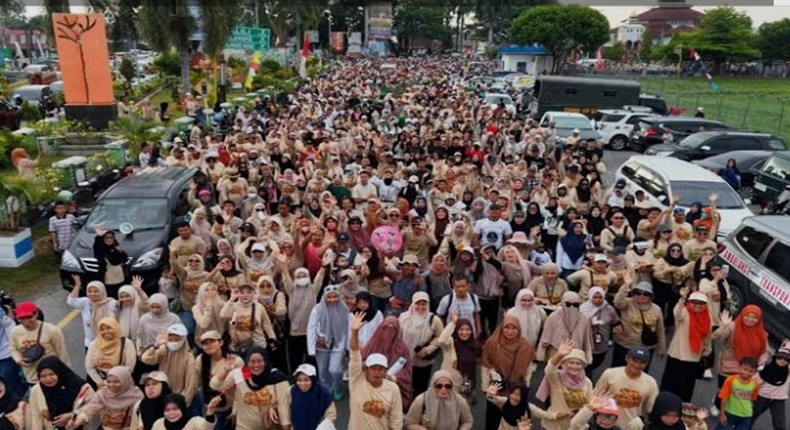 Ribuan warga dari berbagai penjuru wilayah hadir untuk mengikuti jalan sehat 