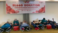 Suasana kegiatan donor darah yang digelar MaxOne Hotel & Resort Makassar bekerja sama dengan PMI Kota Makassar dan Relawan PMI Kecamatan Panakkukang di Ruangan Kaneke & Cakalang, Rabu (13/5/2026).