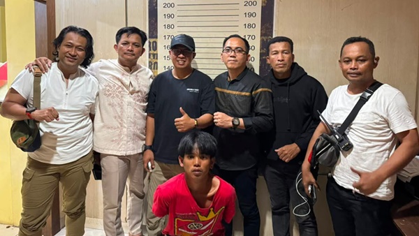 Tampang IK (19), pelaku pembunuhan berencana siswi SD di Makassar yang diringkus polisi. Motif pelaku diketahui akibat pengaruh narkoba dan kecanduan konten dewasa. (Ist)
