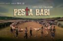 Poster Official Trailer film dokumenter Pesta Babi garapan sutradara Cypri Paju Dale dan Dandhy Laksono yang kini ramai diperbincangkan netizen karena mengangkat kerangka analisis kolonialisme di Papua