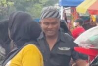 Tangkapan layar video oknum tukang bentor yang menyamar menjadi jukir liar di lokasi CFD Jalan Boulevard, Makassar, Minggu (10/5/2026).