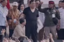 Presiden RI Prabowo Subianto tampil santai mengenakan kaos hitam usai melepas baju safari saat menghadiri peringatan Hari Buruh Internasional (May Day) 2026 di kawasan Monas, Jakarta, Jumat (1/5/2026).