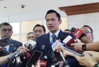 Ketua Umum Partai Demokrat Agus Harimurti Yudhoyono (AHY) saat diwawancarai di kompleks parlemen, Jakarta, Senin (22/6/2026). (ANTARA/Bagus Ahmad Rizaldi)