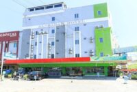 Al-Badar Hotel Syariah Makassar yang berlokasi di Ruko Mirah 2, Jalan Pengayoman No.11, Kelurahan Pandang, Kecamatan Panakkukang, Kota Makassar.