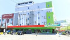 Al-Badar Hotel Syariah Makassar yang berlokasi di Ruko Mirah 2, Jalan Pengayoman No.11, Kelurahan Pandang, Kecamatan Panakkukang, Kota Makassar.