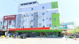 Al-Badar Hotel Syariah Makassar yang berlokasi di Ruko Mirah 2, Jalan Pengayoman No.11, Kelurahan Pandang, Kecamatan Panakkukang, Kota Makassar.