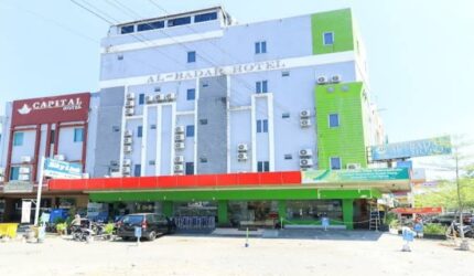 Al-Badar Hotel Syariah Makassar yang berlokasi di Ruko Mirah 2, Jalan Pengayoman No.11, Kelurahan Pandang, Kecamatan Panakkukang, Kota Makassar.