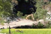 Potret aktivitas pengerukan ilegal di Karst Bontolempangan, Maros, yang diduga telah merusak struktur geologi kawasan penyangga lingkungan strategis.