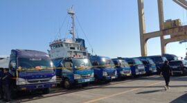 Sejumlah kendaraan yang diamankan Ditreskrimsus Polda Sulsel ditampilkan saat konferensi pers pengungkapan kasus penyalahgunaan BBM dan LPG subsidi di Dermaga Pelabuhan Makassar, Selasa (2/6/2026).