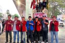 Cipayung Plus Kota Makassar berfoto bersama di bawah jembatan layang (flyover) Makassar usai menggelar aksi unjuk rasa di depan DPRD Sulsel, Jumat (19/6/2026).
