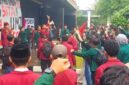 Sejumlah mahasiswa menggelar aksi unjuk rasa di depan Gedung DPR/MPR RI, Jakarta, Senin (15/6/2026). Foto : Ist