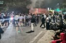 Massa aksi memblokade Jalan Sultan Alauddin dengan membakar ban, memicu ketegangan dalam pengamanan oleh aparat Polrestabes Makassar, Senin (29/6/2026).