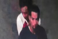 Tangkapan layar rekaman CCTV yang memperlihatkan sosok yang diduga sebagai salah satu pelaku pengeroyokan selebgram NA di Jalan Jenderal Sudirman, Makassar.