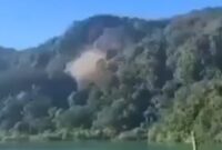 Detik-detik longsor di lereng pegunungan Danau Holon, Filipina, pascagempa 7,8 M pada Senin (8/6/2026)