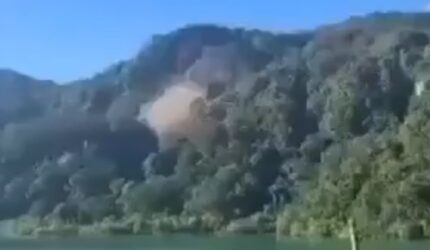 Detik-detik longsor di lereng pegunungan Danau Holon, Filipina, pascagempa 7,8 M pada Senin (8/6/2026)