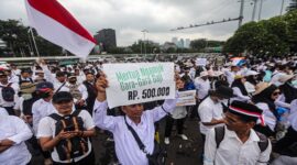 Guru honorer unjuk rasa di depan Gedung DPR, Kompleks Parlemen Senayan, Jakarta. (Ist)