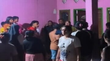 Detik-detik dua lurah di Kendari digerebek warga saat pesta miras dan open BO (Tangkapan layar video viral)