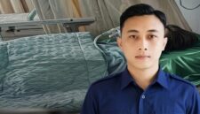 Foto profil pelaku (kanan) yang kini menjadi DPO, disandingkan dengan ilustrasi kondisi korban yang terbaring di tempat tidur setelah tiga tahun disekap dan disiksa