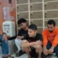 Tampang pasrah tiga penganiaya Selebgram di Makassar duduk jongkok di hadapan polisi (Ist) 