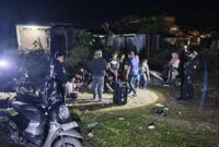 Polsek Manggala mengamankan sekelompok remaja yang kedapatan menggelar pesta ballo dan memutar musik dengan suara keras di area publik saat operasi KRYD, Minggu (7/6/2026) dini hari.