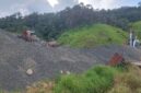 Material batu hasil pengolahan di area stone crusher Palandoang, Kecamatan Seko. Aktivitas pengolahan material untuk proyek Jalan Trans Sabbang–Tallang Sae diduga menggunakan batu yang tidak bersumber dari Galian C berizin.