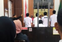 Suasana persidangan kasus narkotika di Pengadilan Negeri Makassar yang mendengarkan tanggapan penasihat hukum terdakwa atas Replik Jaksa Penuntut Umum.