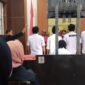 Suasana persidangan kasus narkotika di Pengadilan Negeri Makassar yang mendengarkan tanggapan penasihat hukum terdakwa atas Replik Jaksa Penuntut Umum.