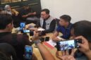 Kuasa hukum pelapor, Wawan Nur Rewa, S.H., M.H. (pria berkacamata), saat memberikan keterangan pers di hadapan awak media.