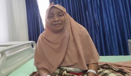 Seorang ibu lanjut usia menangis sambil menyampaikan pesan kepada anak-anaknya dalam video yang viral saat berada di ruang perawatan RS Balai Paru Pettarani, Kota Makassar.