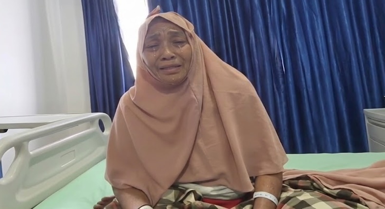 Seorang ibu lanjut usia menangis sambil menyampaikan pesan kepada anak-anaknya dalam video yang viral saat berada di ruang perawatan RS Balai Paru Pettarani, Kota Makassar.