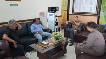 Kepala Seksi Intelijen Kejaksaan Negeri (Kejari) Kota Parepare, Andi Unru, SH., MH, bersama Ketua ACW, H Makmur M Raonah, SH., MH