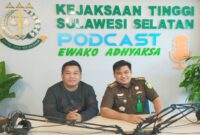 Direktur Laksus Muhammad Ansar (kiri)