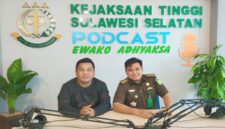 Direktur Laksus Muhammad Ansar (kiri)