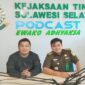 Direktur Laksus Muhammad Ansar (kiri)