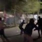 Tangkapan layar video amatir menunjukkan dua dari tiga kelompok yang berseteru terlibat aksi saling serang di lokasi sengketa lahan di kawasan Racing Center, Makassar.