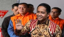 Bupati Kuansing Suhardiman Amby usai terjaring OTT KPK dan Menteri Kehutanan Raja Juli Antoni (foto kolase).