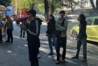 Massa KONAMI Sulsel menggelar aksi di depan kantor DPRD Makassar menuntut klarifikasi atas dugaan gelar akademik seorang legislator.