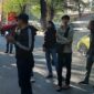 Massa KONAMI Sulsel menggelar aksi di depan kantor DPRD Makassar menuntut klarifikasi atas dugaan gelar akademik seorang legislator.