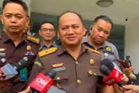 Kapuspenkum Kejagung, Anang Supriatna, memberikan keterangan pers terkait penghentian kegiatan pengumpulan data dan keterangan program MBG di seluruh wilayah Indonesia. (Foto : Ist)