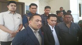 Kuasa Hukum Bupati Gowa, saat memberikan keterangan pers di Rumah Jabatan Bupati Gowa usai sidang Pansus.